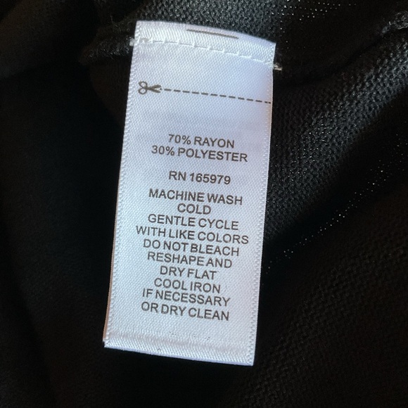 Cable & Gauge Black Asymmetrical V Neckline Fine Knit Sweater Tunic Size S - Picture 9 of 9